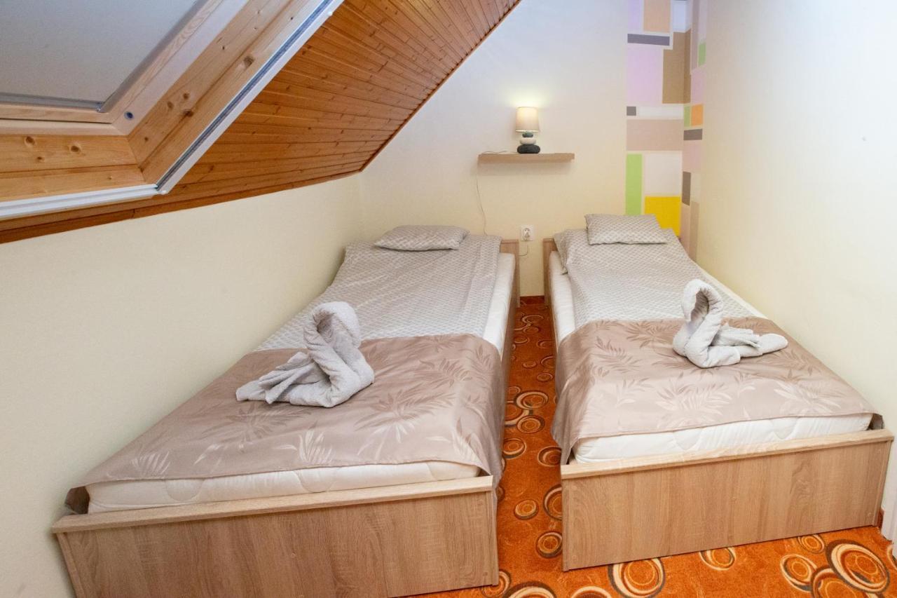 For You Apartman Дьюла Екстер'єр фото