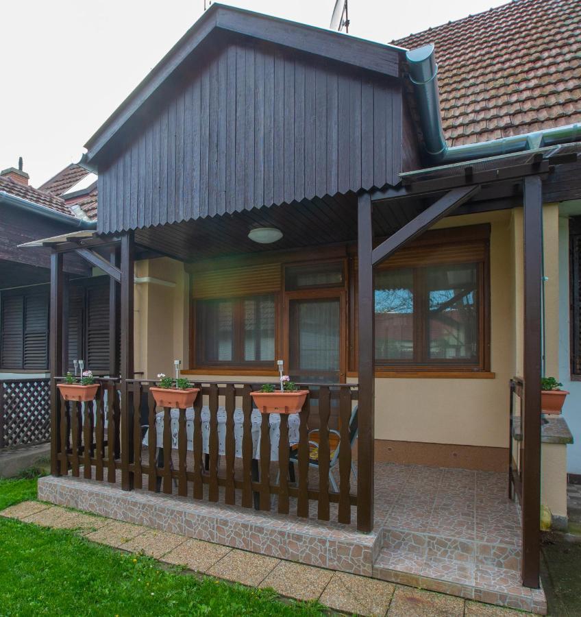 For You Apartman Дьюла Екстер'єр фото