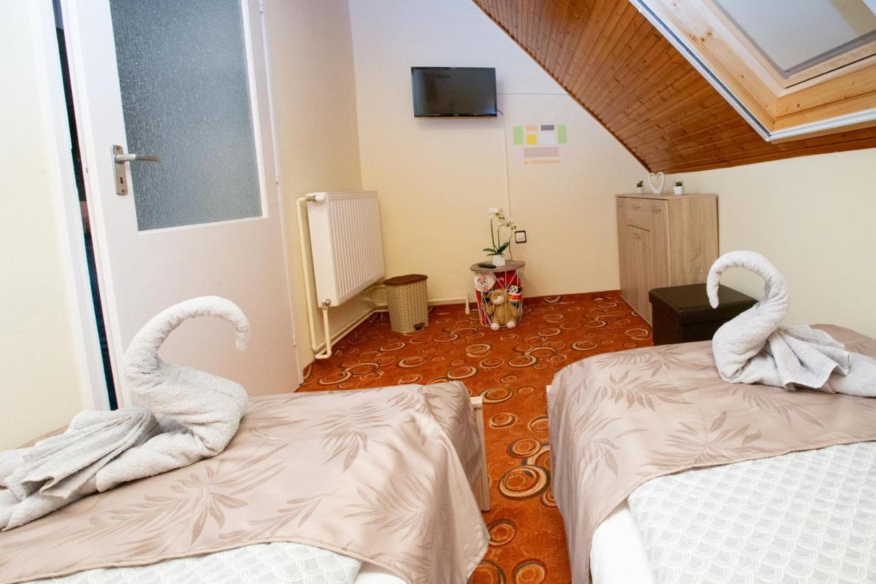 For You Apartman Дьюла Екстер'єр фото