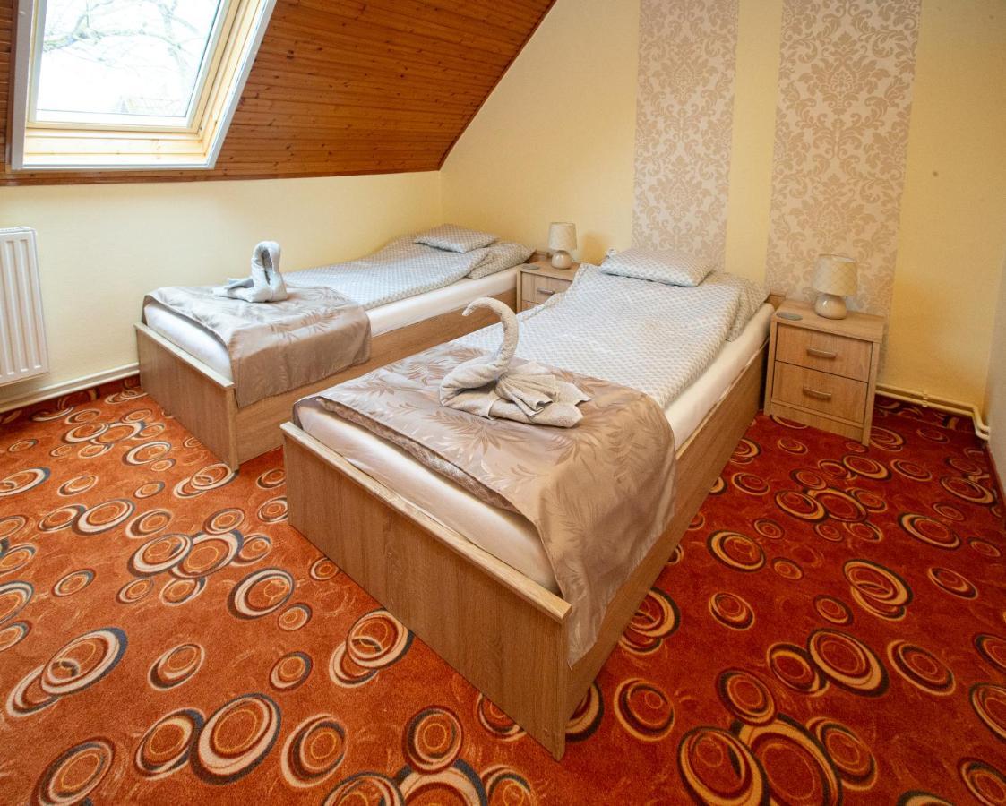 For You Apartman Дьюла Екстер'єр фото