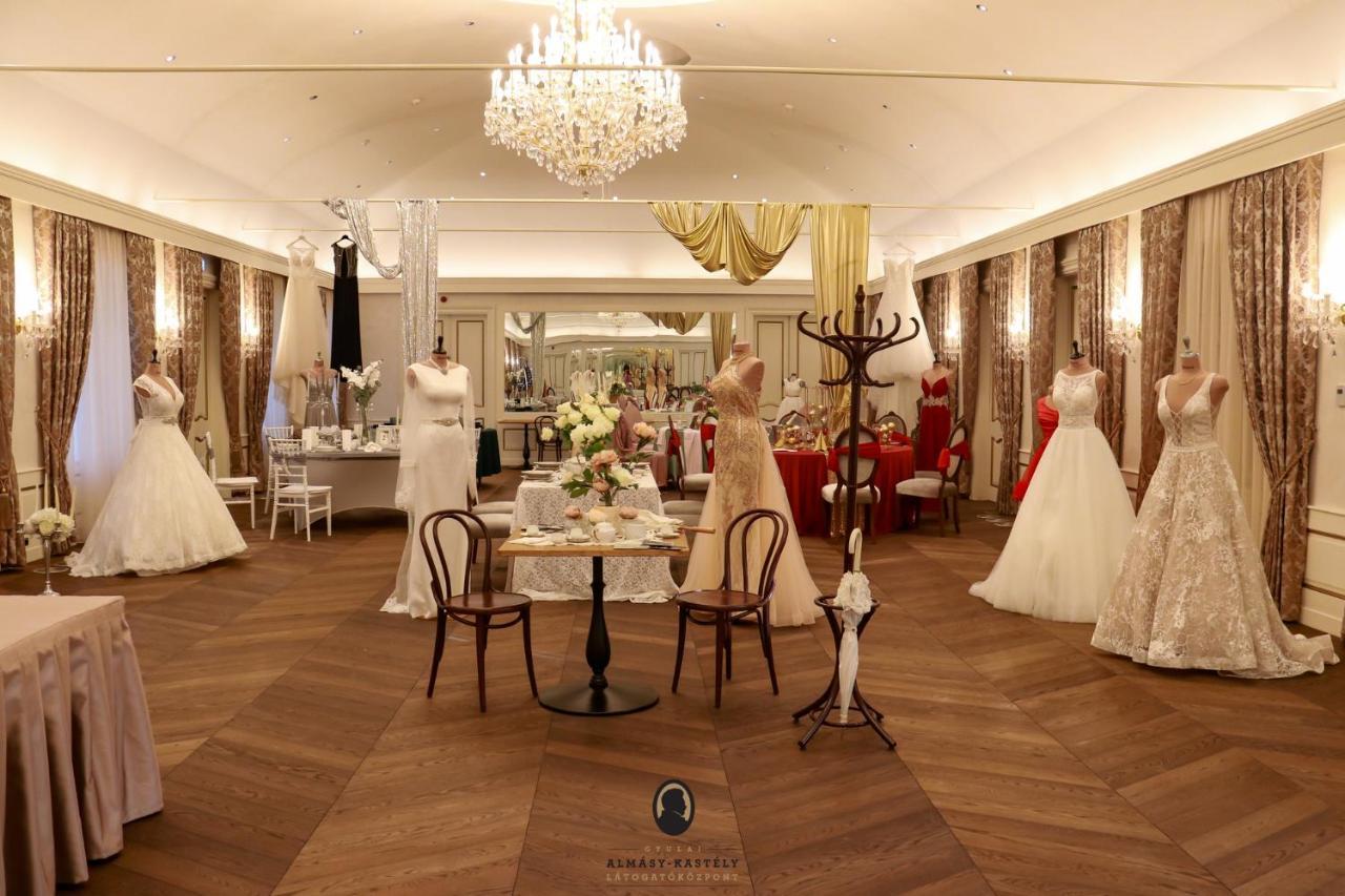 For You Apartman Дьюла Екстер'єр фото